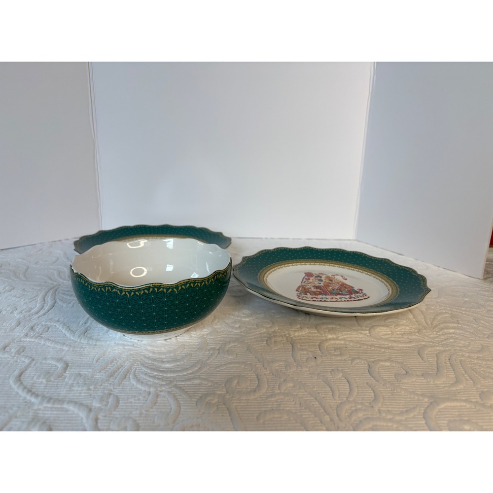 Robert Stanley Christmas Gingerbread House Bowl and 2 Plates Set Green Gold Trim - Picture 3 of 6